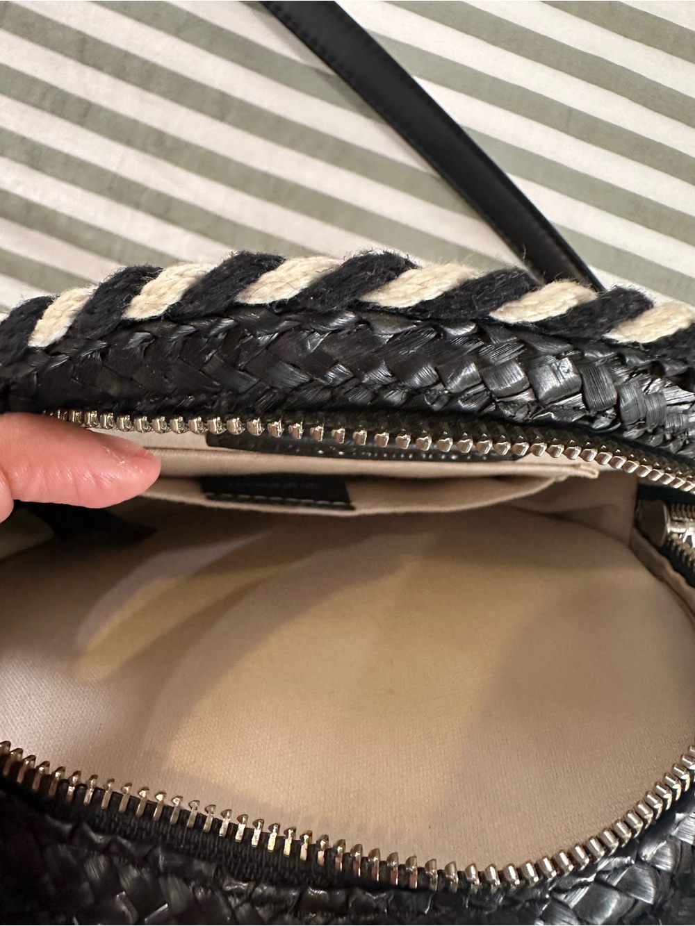 NWOT Rebecca Minkoff Straw Circle Crossbody - Picture 11 of 13